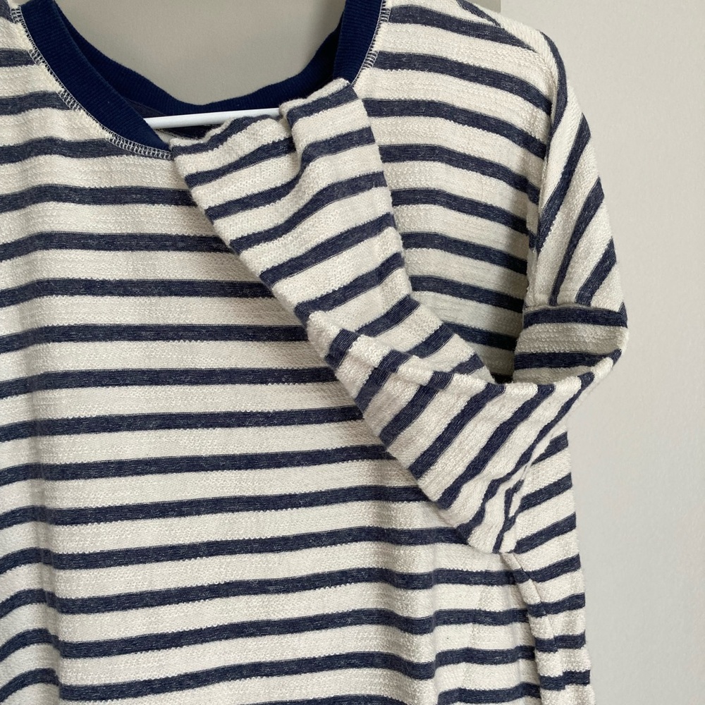 Old Navy women’s XL cream and blue striped tunic